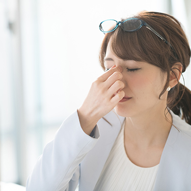 目の疲れから来る肩こり、頭痛